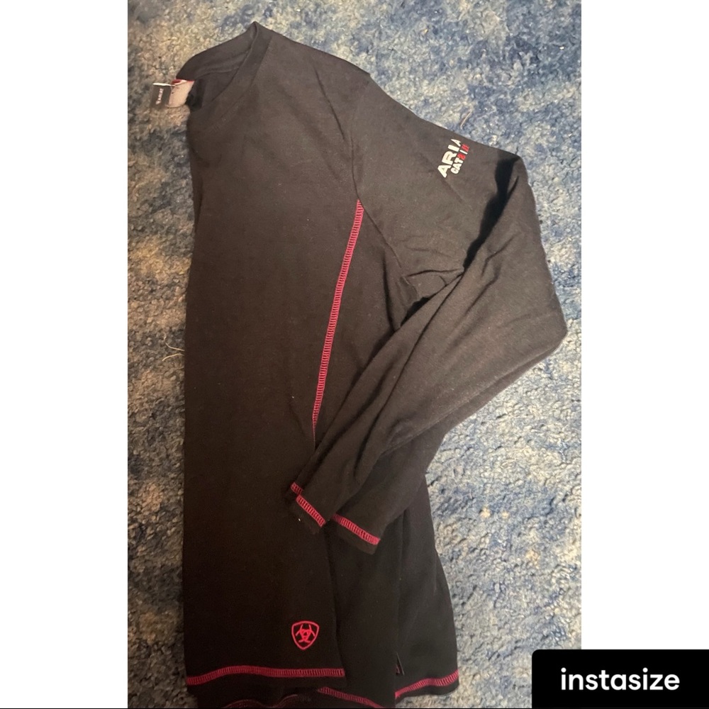 BLACK AND RED ARIAT CREW NECK. FR